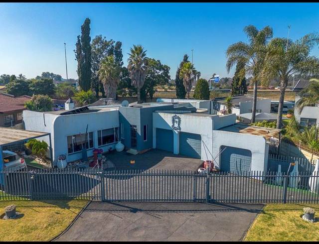 4 BEDROOM HOUSE FOR SALE IN VERWOERDPARK